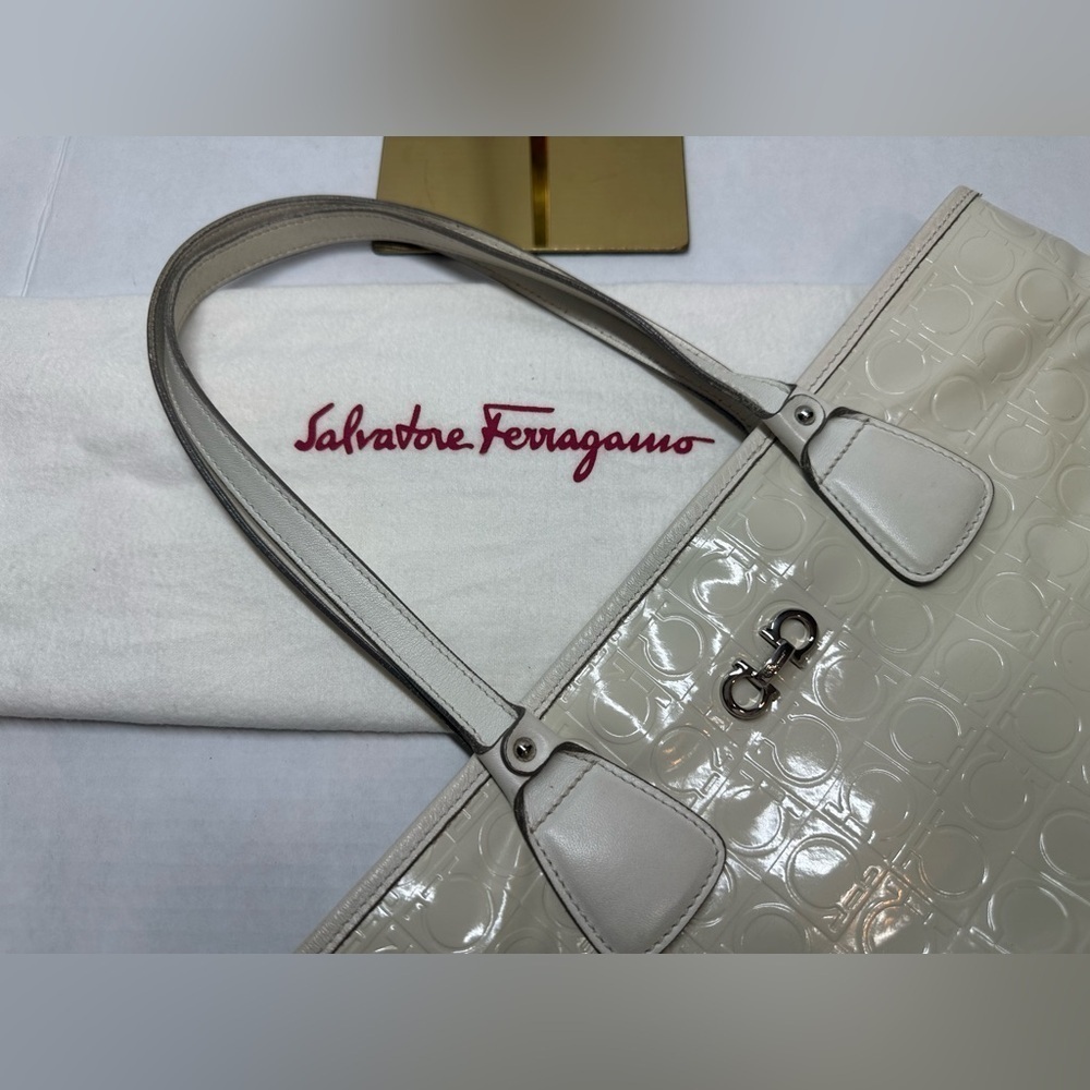 Authentic Salvatore Ferragamo Gancini Embossed Leather w/ COA - Picture 13 of 15